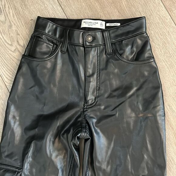 ABERCROMBIE CURVE LOVE VEGAN LEATHER THE 90s RELAXED HIGH RISE CARGO PANT SZ 23 - Picture 7 of 8